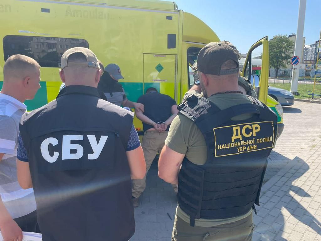 Волонтеры продали гуманитарный Mitsubishi Pajero - today.ua