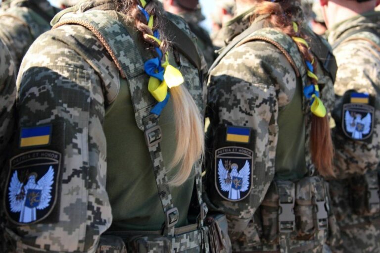 Мобілізація жінок в Україні: кому заборонено виїжджати за кордон до кінця війни - today.ua