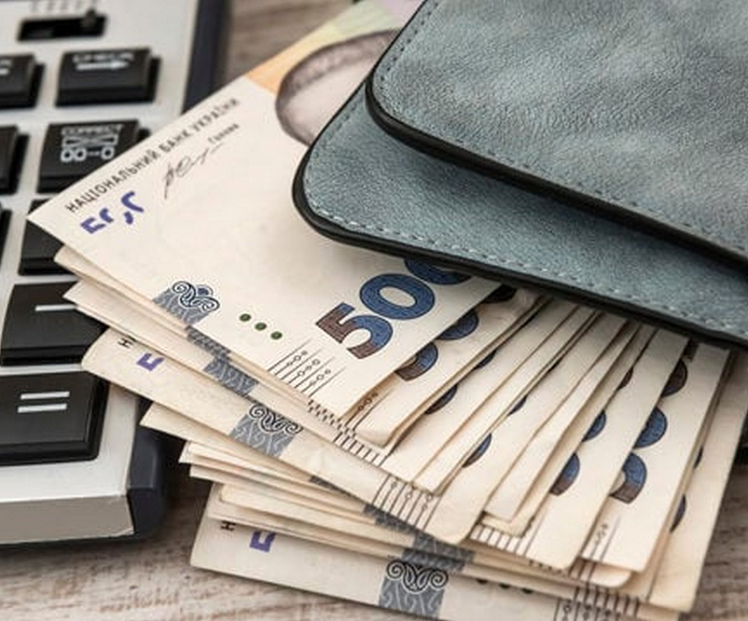 Украинцы могут получить по 2200 грн от чешского фонда: кому выплатят помощь