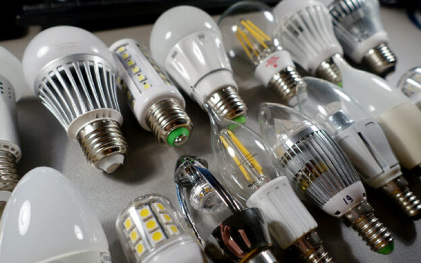 Обміняти старі лампочки на LED тепер можна майже по всій Україні: як подати заявку в “Дії“