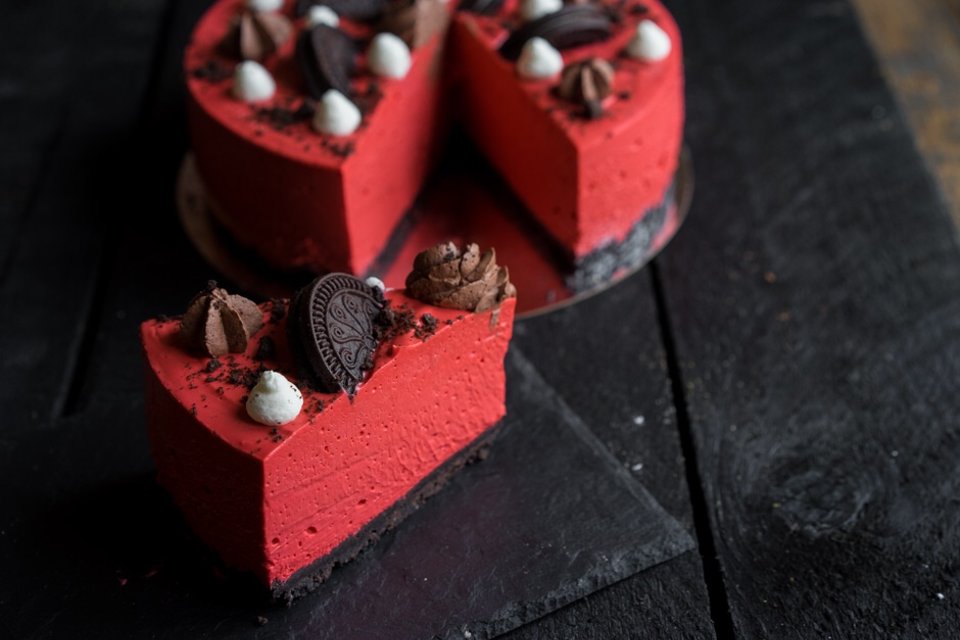 “Красный Валентин“: рецепт быстрого и вкусного торта на День влюбленных без выпечки