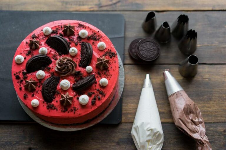 “Красный Валентин“: рецепт быстрого и вкусного торта на День влюбленных без выпечки - today.ua