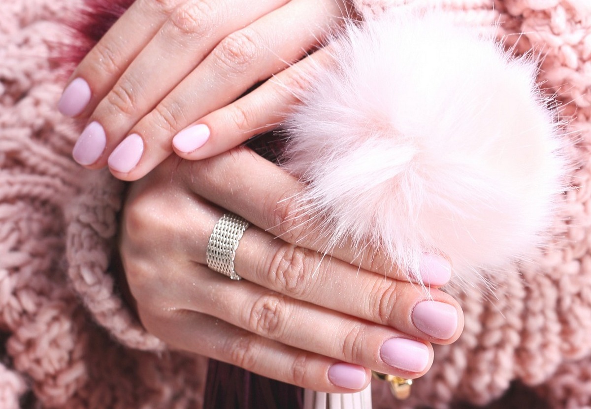 Самый милый розовый маникюр на 14 февраля: лучшие идеи нейл-дизайна для праздника - today.ua
