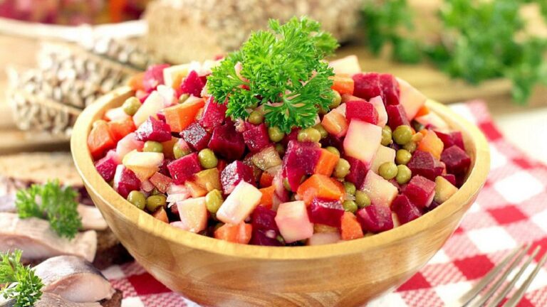 Вінегрет без варки овочів за 15 хвилин: спрощений рецепт популярного салата  - today.ua