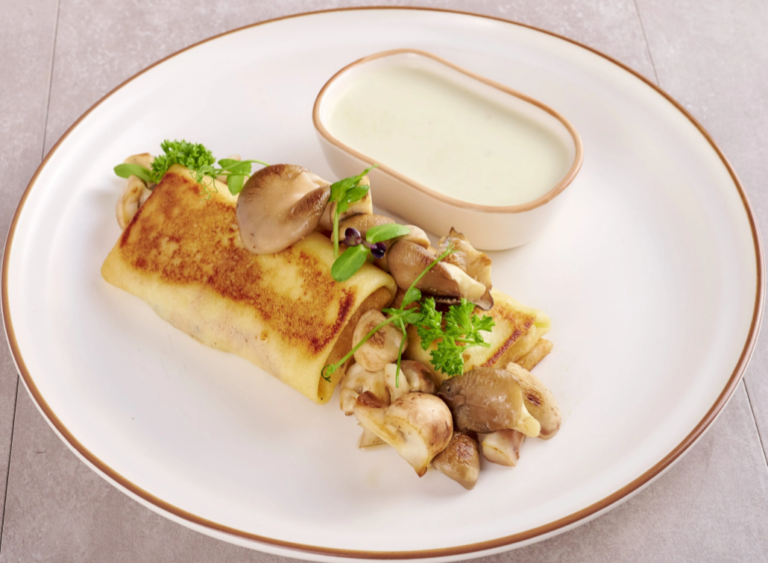 Нежные блины в сырно-сметанно соусе: рецепт идеальной начинки из грибов - today.ua