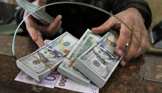 Украинцев призвали отказаться от покупки валюты хотя бы на неделю: названа причина - today.ua