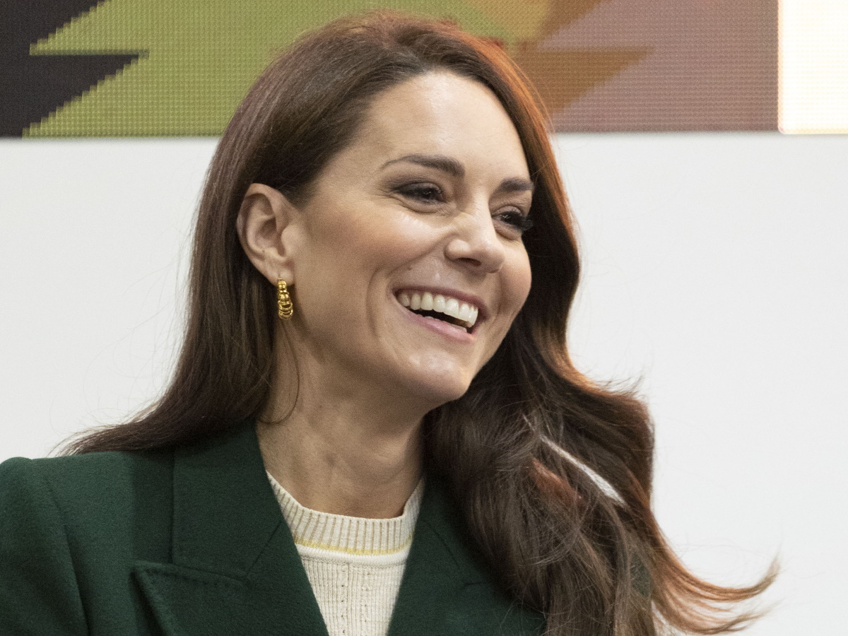 У культовому пальто з принтом "гусячі лапки": Кейт Міддлтон відвідала футбольний матч разом із чоловіком