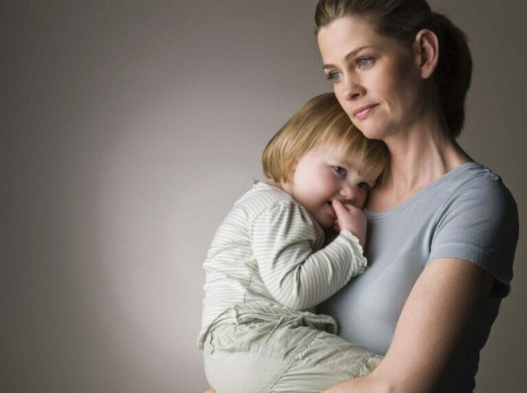 Матери-одиночки в Украине могут потерять помощь от государства: о ком идет речь - today.ua