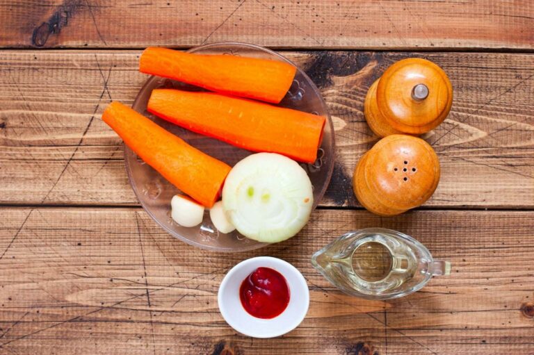 Супермаркеты обновили цены на лук и морковь: овощи рекордно подорожали  - today.ua