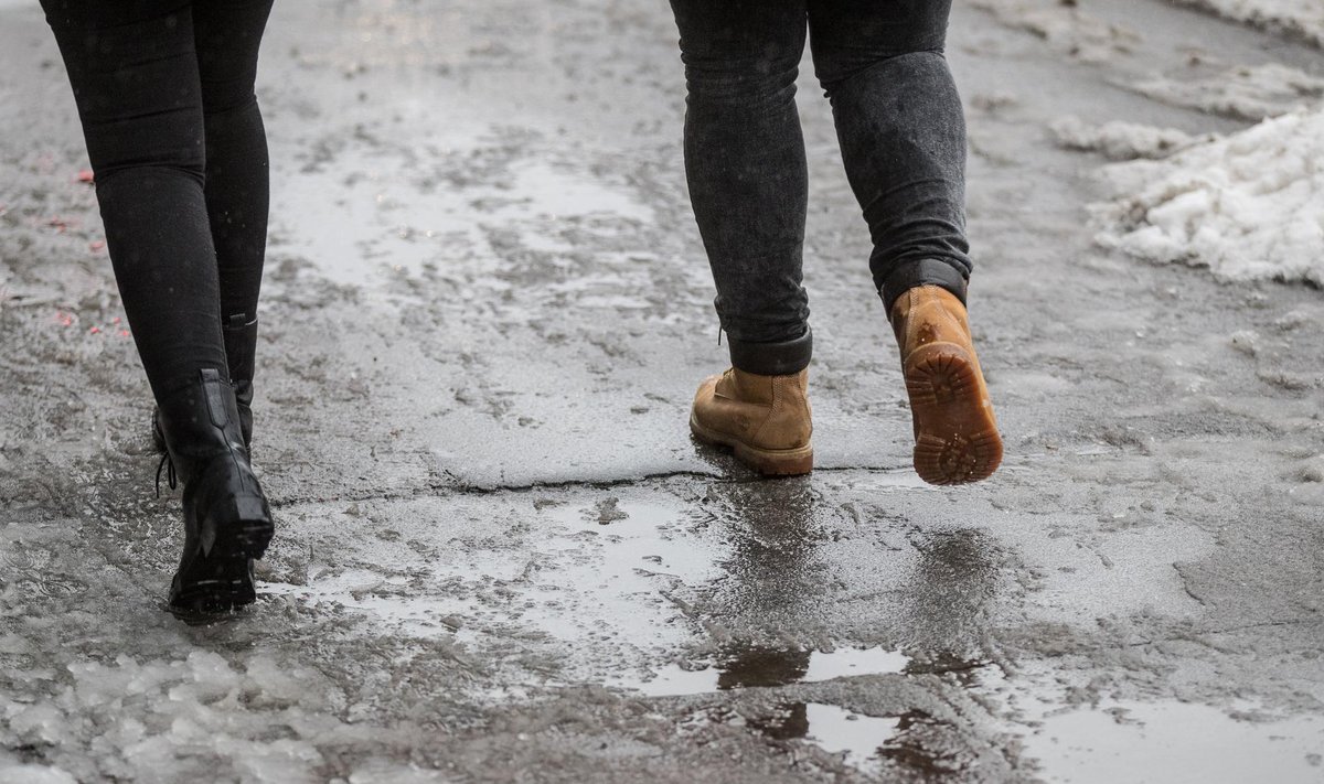 В Украине резко испортится погода: синоптики рассказали, на сколько задержится циклон с осадками