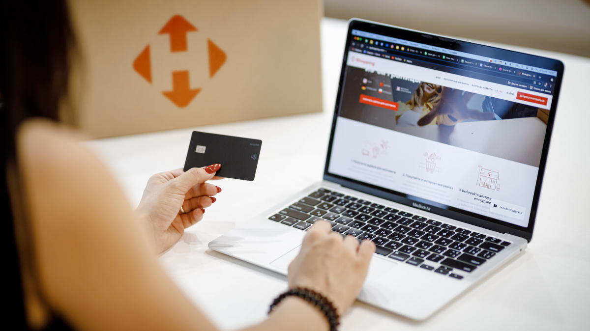 Новая почта выплатит украинцам по 10 000 грн: на что можно потратить помощь