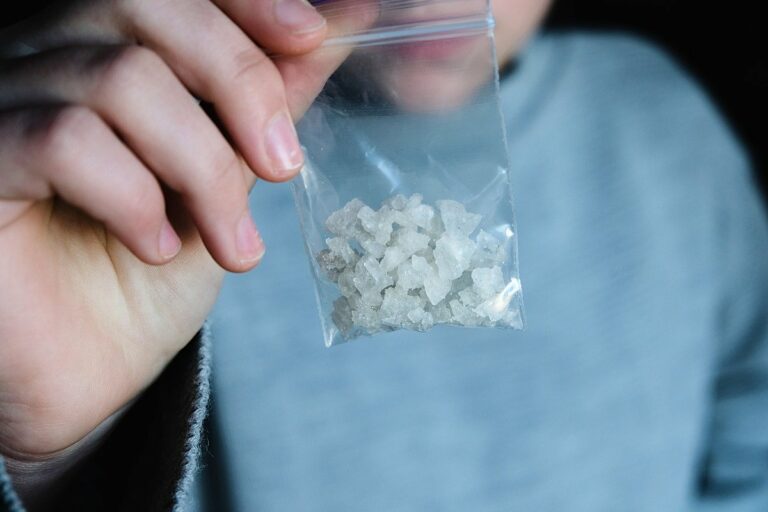 Депутаты хотят отменить уголовную ответственность за производство наркотиков “для себя“ - today.ua