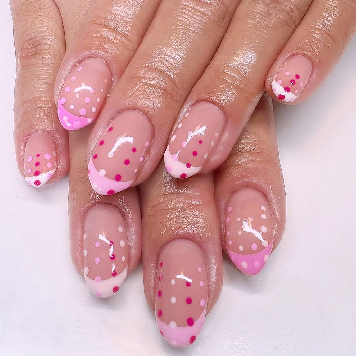 Самый милый розовый маникюр на 14 февраля: лучшие идеи нейл-дизайна для праздника - today.ua