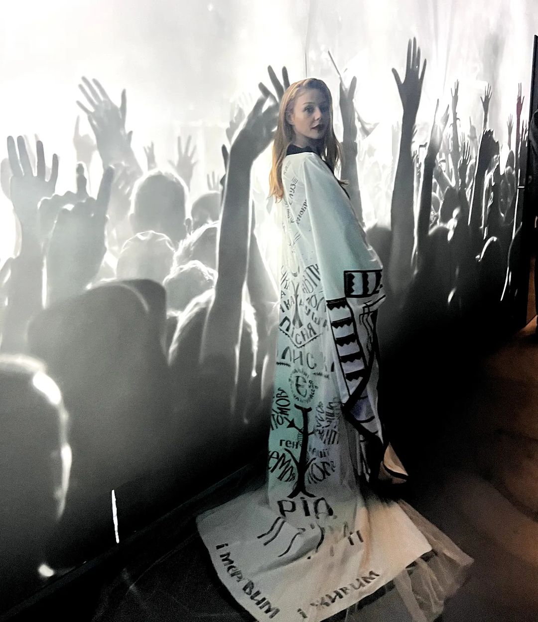 У сексі-сукні: Тіна Кароль прикрасила червону доріжку на міжнародному кінофестивалі - today.ua