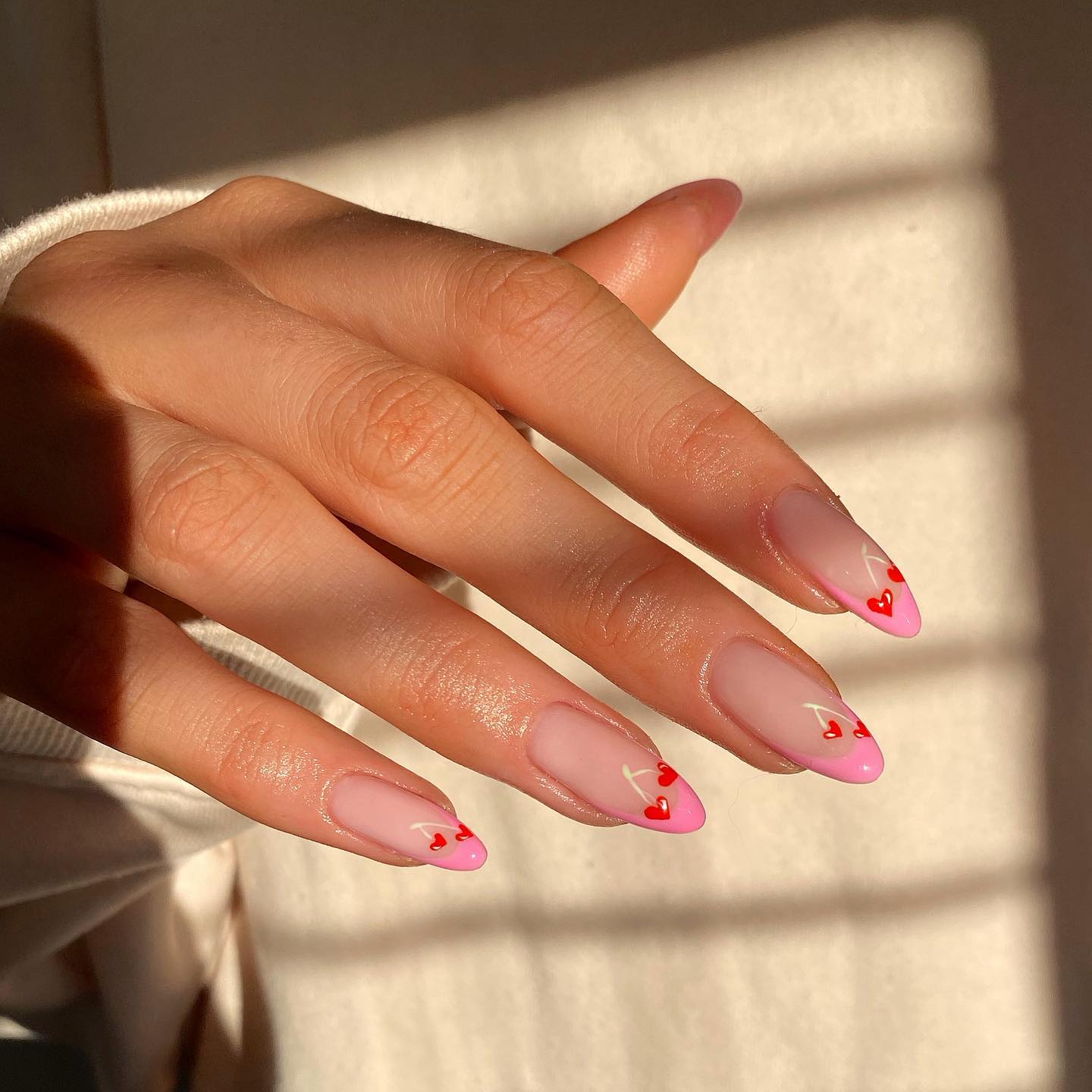 Самый милый розовый маникюр на 14 февраля: лучшие идеи нейл-дизайна для праздника - today.ua