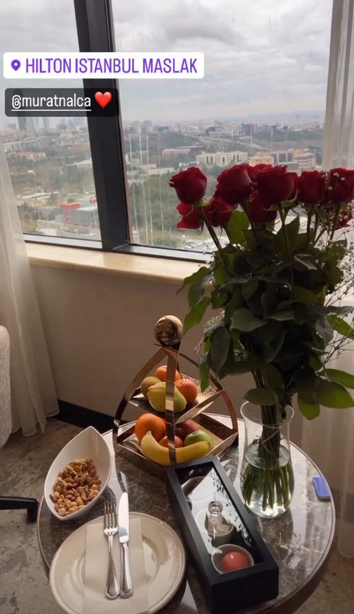 День закоханих у Туреччині: наречена колишнього чоловіка Ані Лорак показала подарунки від бойфренда