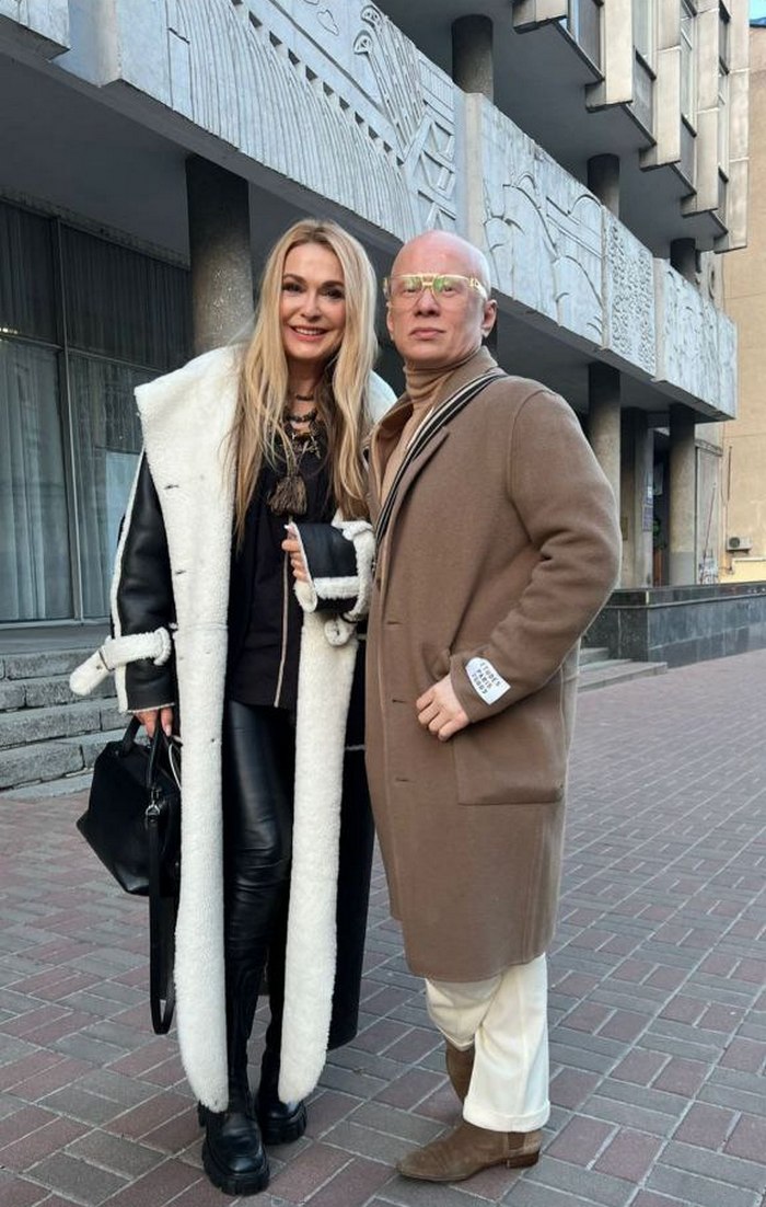 Ідеальне пальто на весну: Ольга Сумська зачарувала образом у стильному вбранні