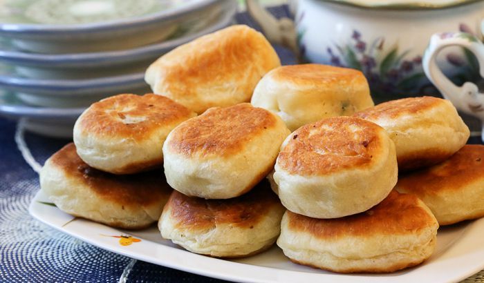 Румяные и пышные жареные пирожки, как у бабушки: рецепт идеального теста