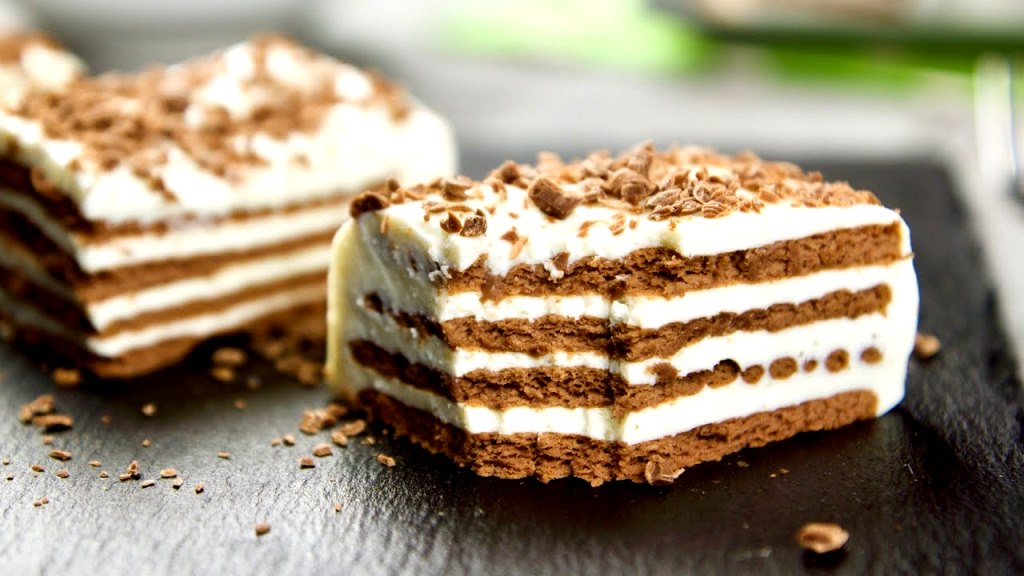 Торт из печенья и йогурта: как приготовить десерт без выпечки за 15 минут