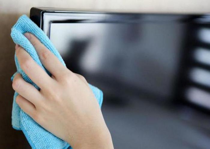 Дешево та сердито: як очистити екран ноутбука чи телевізора від плям без спеціальних засобів