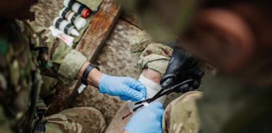 В Україні змінили порядок виплат військовим, які перебувають на лікуванні: хто отримає компенсації - today.ua