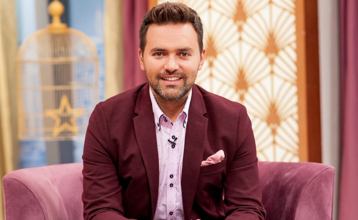 "Готов идти на фронт": телеведущий Тимур Мирошниченко получил повестку в военкомат