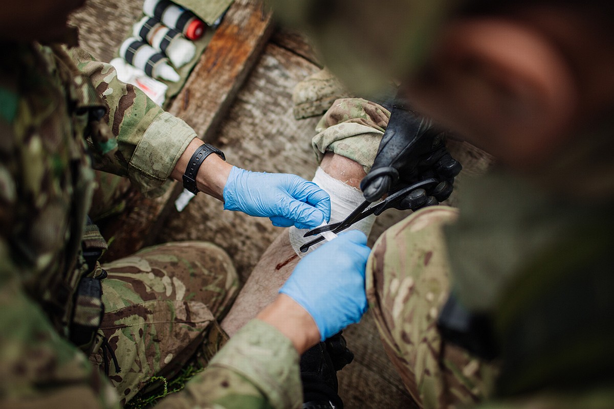 В Україні змінили порядок виплат військовим, які перебувають на лікуванні: хто отримає компенсації