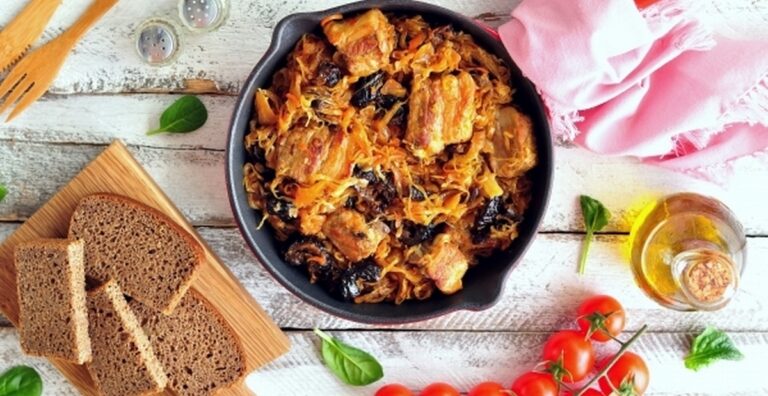 Мясо с квашеной капустой по-польски: традиционный рецепт бигоса - today.ua