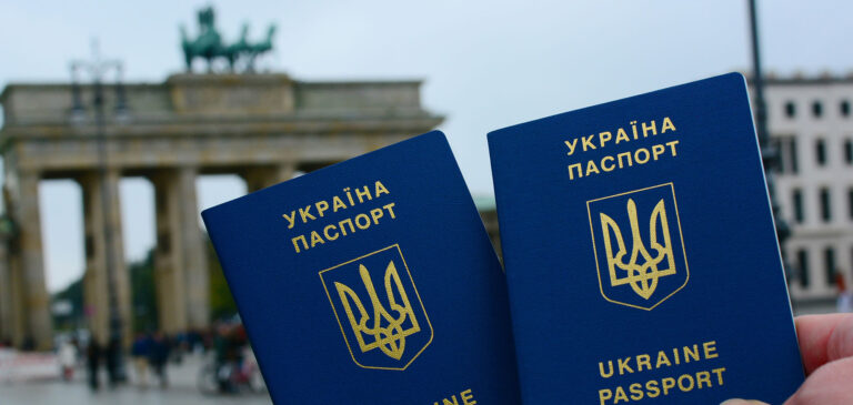 Смена места жительства в Германии: как украинским беженцам получить разрешение на прописку - today.ua