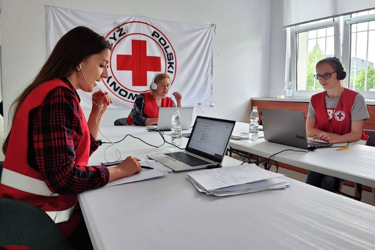 Как получить помощь от Красного Креста украинцам в Польше: названа сумма