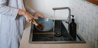 Как быстро отмыть сковородку от жира и нагара: названы пять эффективных народных средств - today.ua