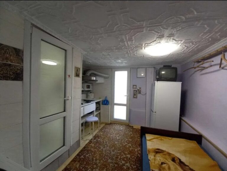 В Киеве недорого сдают в аренду необычное жилье: приглашают одиноких отшельников невысокого роста - today.ua