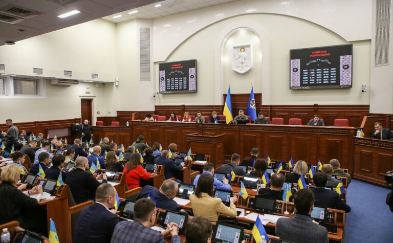 Депутаты получили зарплаты и надбавки за февраль: кому выплатили самые большие суммы - today.ua