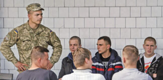 Мобилизация в Украине: военные потребовали документы у мужчин в кафе - ответ адвоката  - today.ua