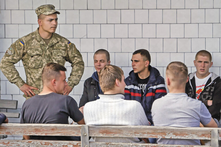 Мобілізація в Україні: військові вимагали документи у чоловіків в кафе – відповідь адвоката  - today.ua