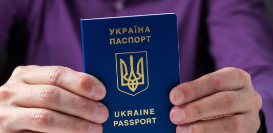 Загранпаспорта украинцам не аннулируют: в МСУ назвали новые условия срочной замены документов - today.ua