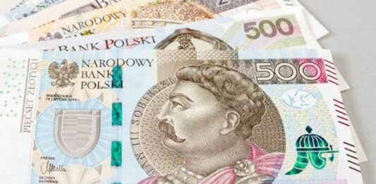 Фінансова допомога українцям у Польщі: як отримати 710 злотих від німецького фонду - today.ua