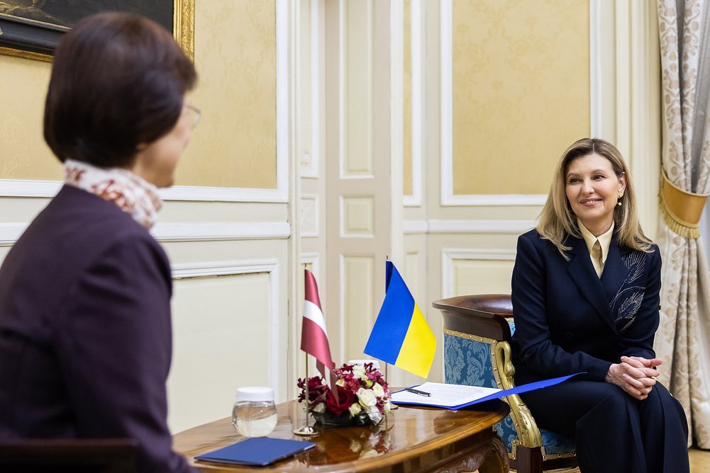 Пиджак с вышитыми колосками: Елена Зеленская вышла в образе, который должен быть у каждой украинки