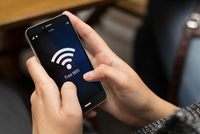 Чому потрібно відключати Wi-Fi на смартфоні на ніч: чотири важливі причини - today.ua
