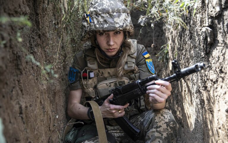 Военный учет для украинских женщин: названы специальности, которые подлежат мобилизации - today.ua