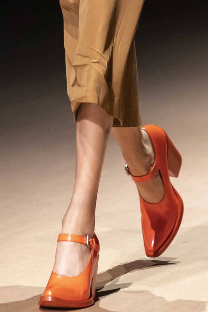 Четыре модели весенней обуви, которая вышла из моды в 2023 году
