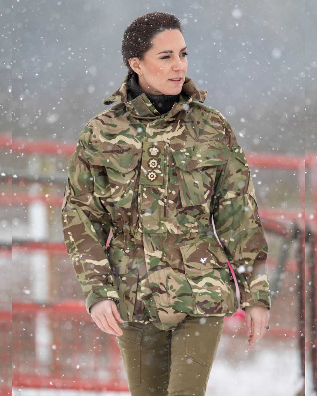 У стилі мілітарі: Кейт Міддлтон здивувала зовнішнім виглядом на зустрічі з інструкторами воїнів ЗСУ