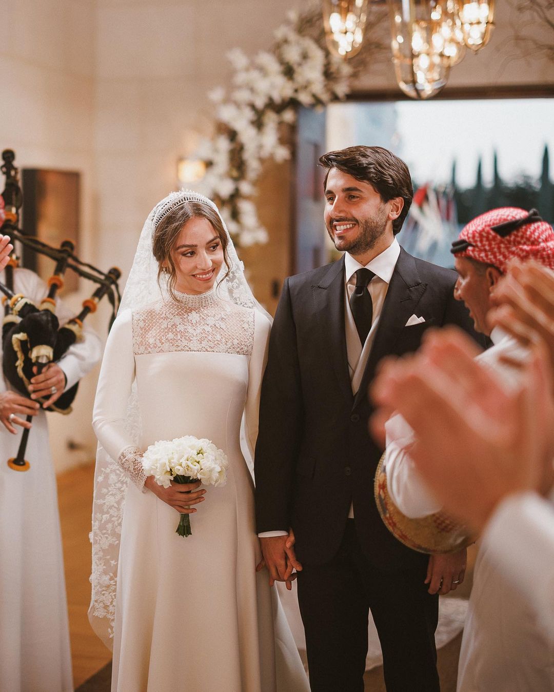 Скромно, но со вкусом: дочь короля и королевы Иордании удивила выбором свадебного платья