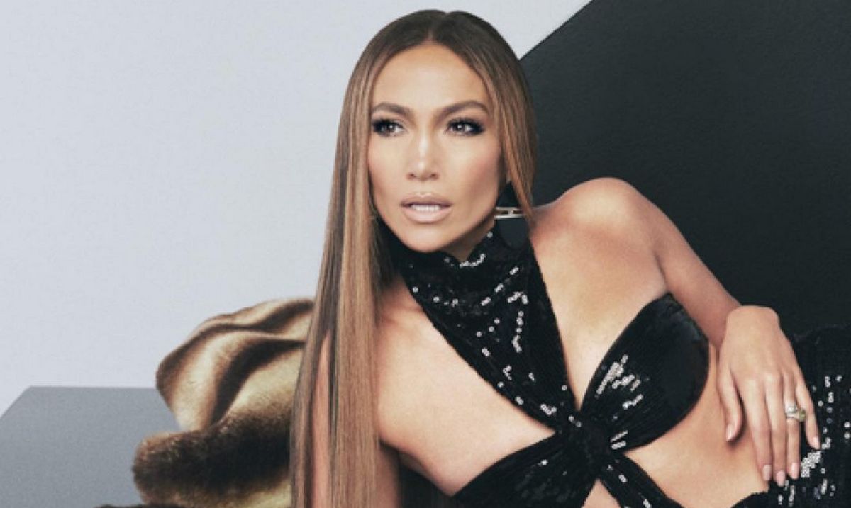 53-річна Дженніфер Лопес у прозорій сукні-сітці викликала фурор рельєфним тілом - today.ua