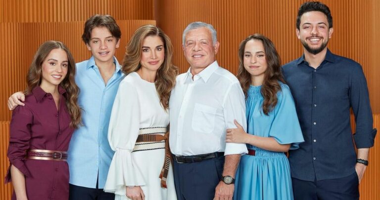 Скромно, но со вкусом: дочь короля и королевы Иордании удивила выбором свадебного платья - today.ua