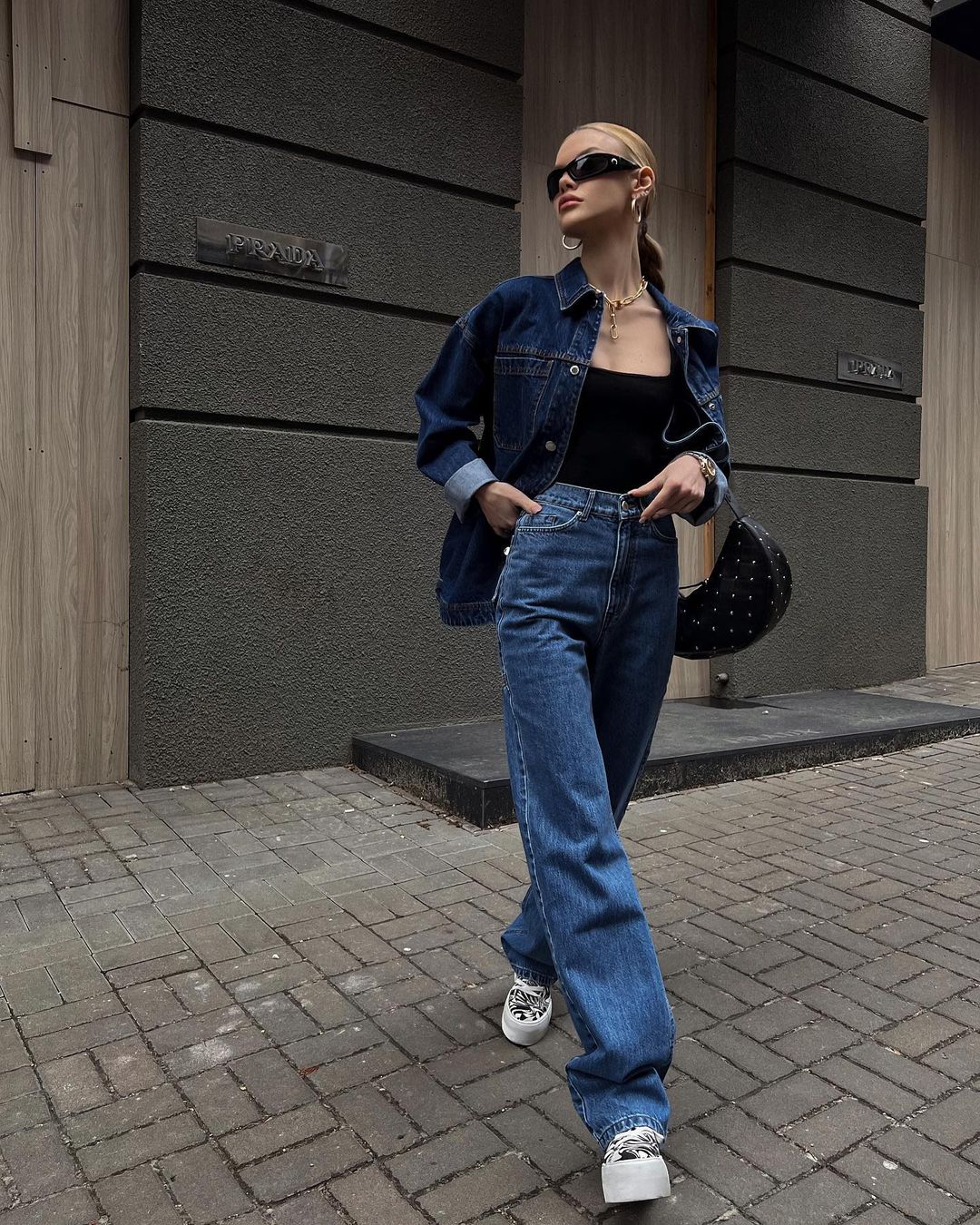 С вырезами под ягодицами: “Мисс Украина Вселенная“ показала самые модные джинсы 2023 года