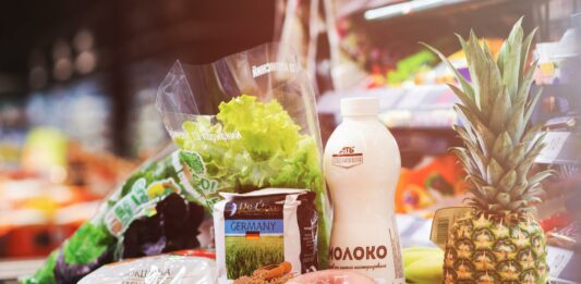 АТБ розпродає популярні продукти за півціни: які товари можна придбати зі знижкою - today.ua