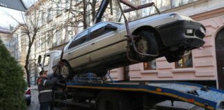 Не оплатил 76 штрафов за парковку: во Львове конфисковали Peugeot - today.ua