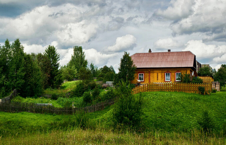 Кирпичный дом с землей за тысячу долларов: где в Украине еще сохранились такие цены на жилье - today.ua