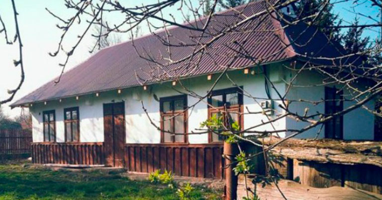 Будинок за тисячу доларів поряд з лісом та річкою: в Україні через війну з'явилось багато дешевого житла